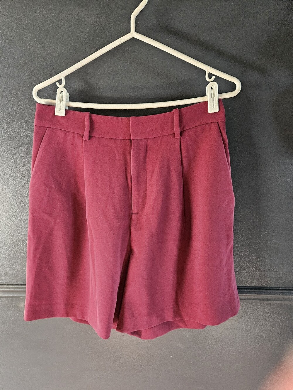 Contemporaine Burgundy High Waisted Tailored Shorts – Size 8